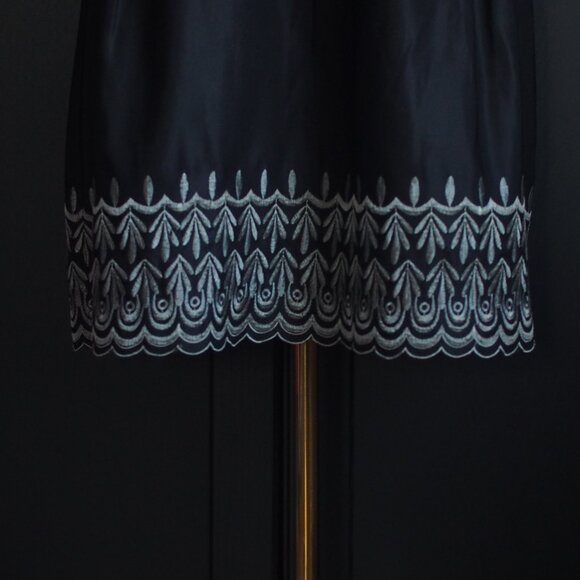 Old Navy | Vintage Black Embroidered Skirt - Picture 4 of 4